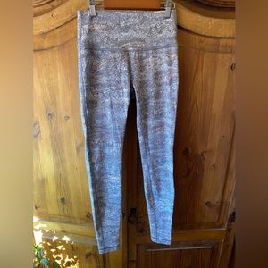 Lululemon Beautiful Pattern Leggings in Like New Condition!